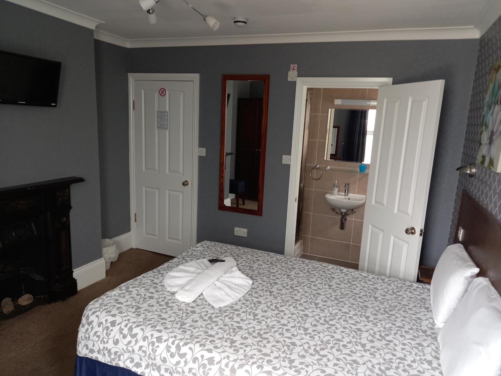 Double Room with Private Bathroom